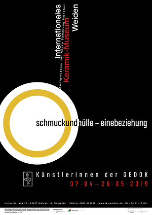 Plakat zur Ausstellung „schmuckundhülle“